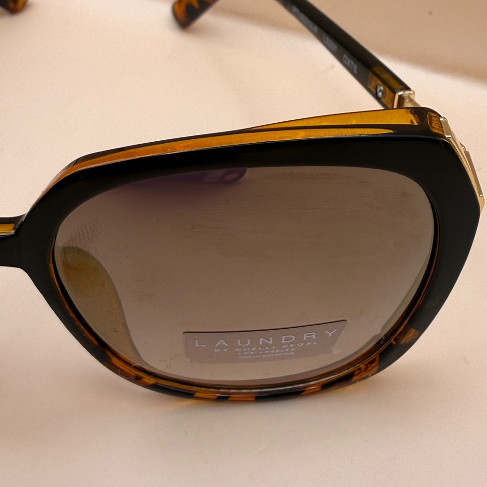 Laundry By Shelli Segal Tortoise and Black Sunglasses - Picture 2 of 7